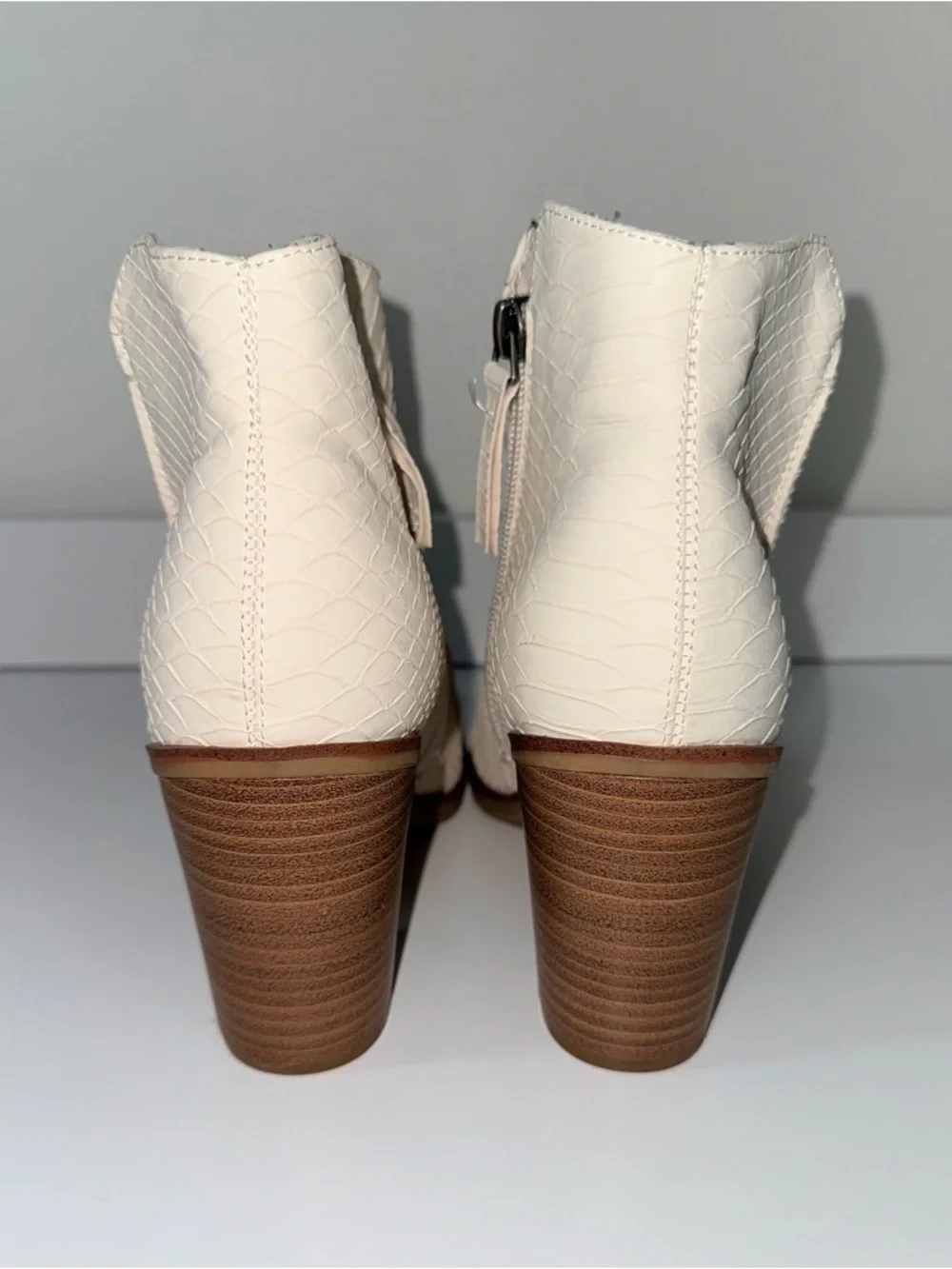 Maurices Every Ankle Boots Cream Faux Snakeskin 3.5” Block Heel 8 Women’s